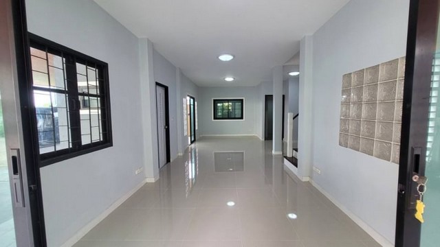 ขายบ้านปิยวรารมย์  รีโนเวทใหม่หมด ใกล้รถไฟสายสีม่วง ใกล้เซ็นทรัลเวสต์เกต บรรยากาศดี สงบมาก ปลอดภัย ถูกสุดในโครงการ กู้ฟรี โอนฟรี นนทบุรี